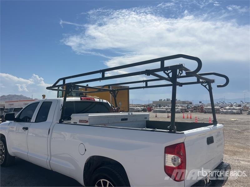Toyota Tundra 4x2 Extended Cab Pickup Egyéb