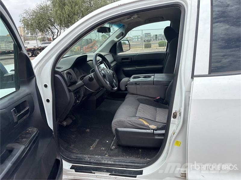 Toyota Tundra 4x2 Extended Cab Pickup Прочие фургоны