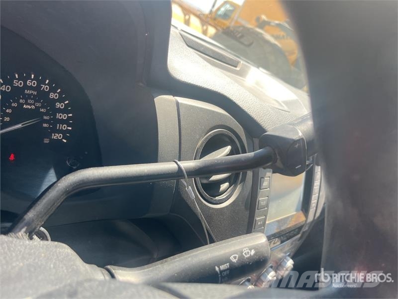Toyota Tundra 4x2 Extended Cab Pickup Egyéb