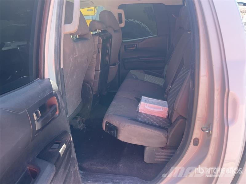 Toyota Tundra 4x2 Extended Cab Pickup Egyéb