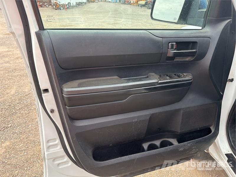 Toyota Tundra 4x2 Extended Cab Pickup Прочие фургоны