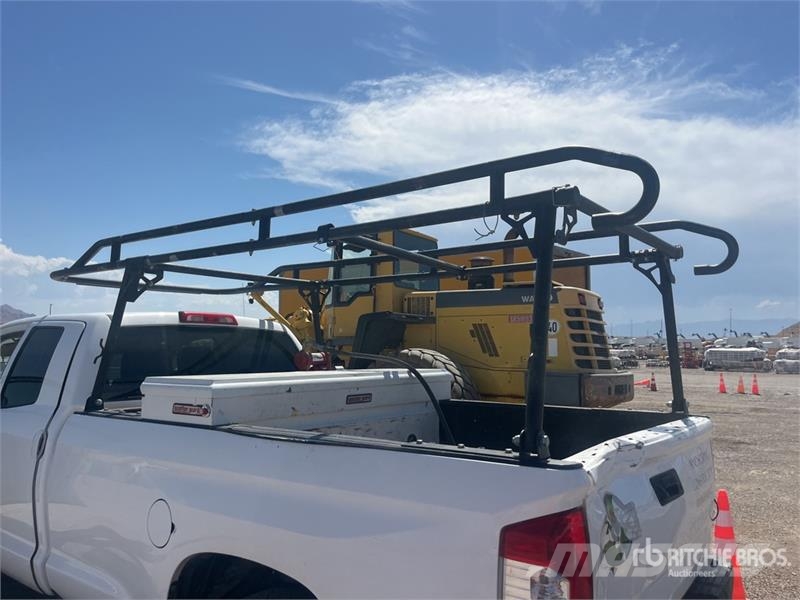 Toyota Tundra 4x2 Extended Cab Pickup Egyéb