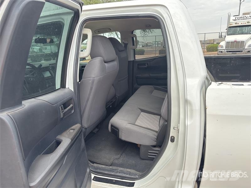 Toyota Tundra 4x2 Extended Cab Pickup Прочие фургоны