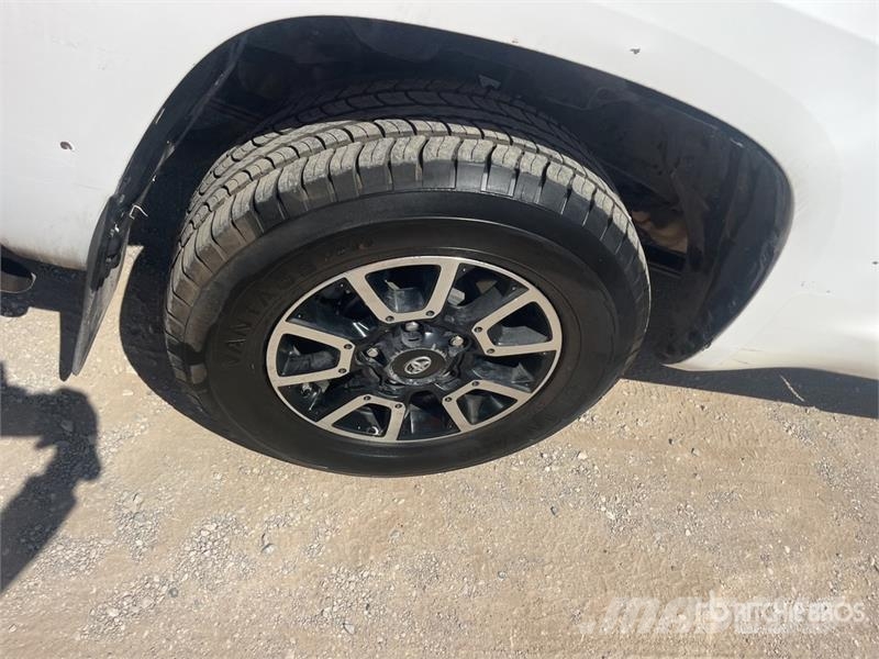 Toyota Tundra 4x2 Extended Cab Pickup Egyéb