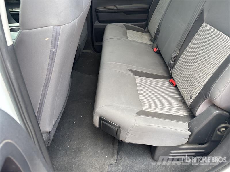 Toyota Tundra 4x2 Extended Cab Pickup Прочие фургоны