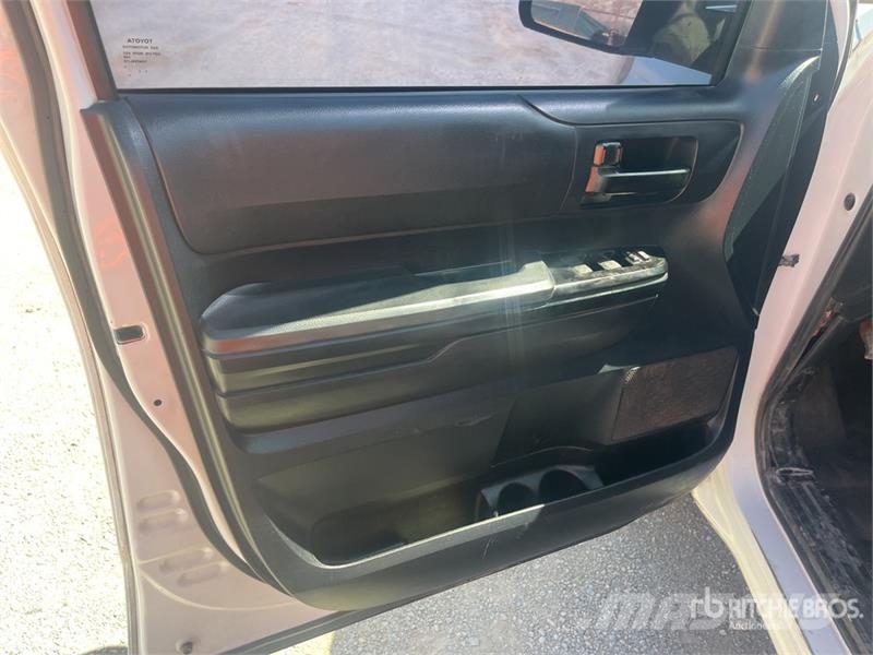 Toyota Tundra 4x2 Extended Cab Pickup Egyéb