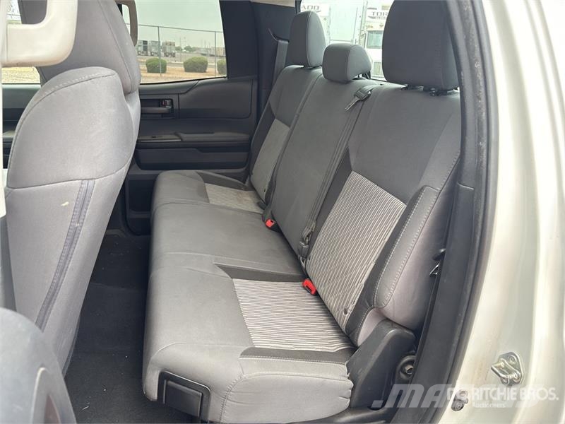 Toyota Tundra 4x2 Extended Cab Pickup Прочие фургоны