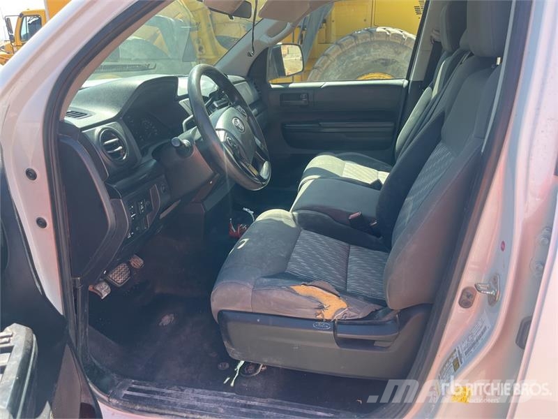 Toyota Tundra 4x2 Extended Cab Pickup Egyéb
