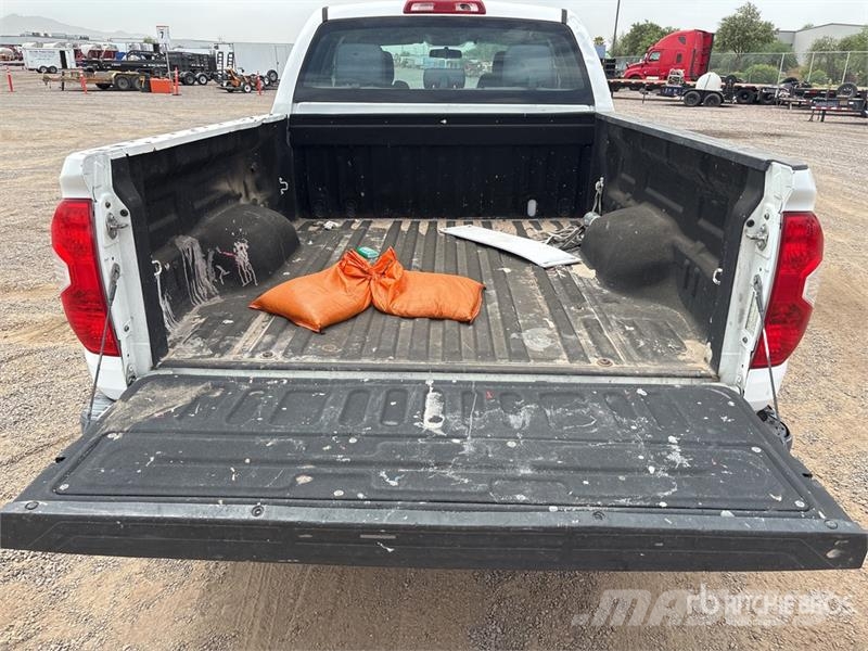 Toyota Tundra 4x2 Extended Cab Pickup Прочие фургоны