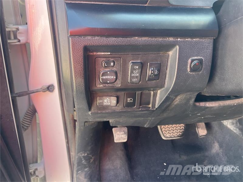 Toyota Tundra 4x2 Extended Cab Pickup Egyéb