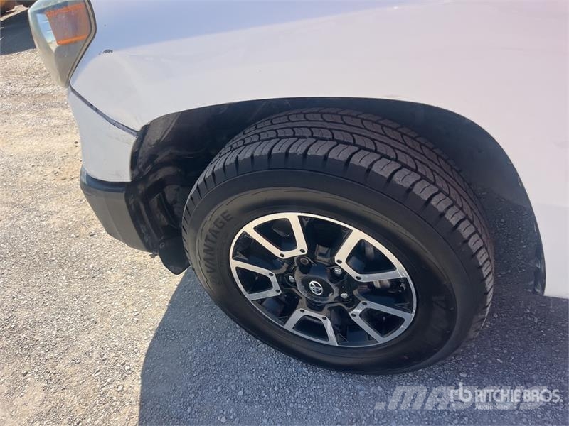 Toyota Tundra 4x2 Extended Cab Pickup Egyéb