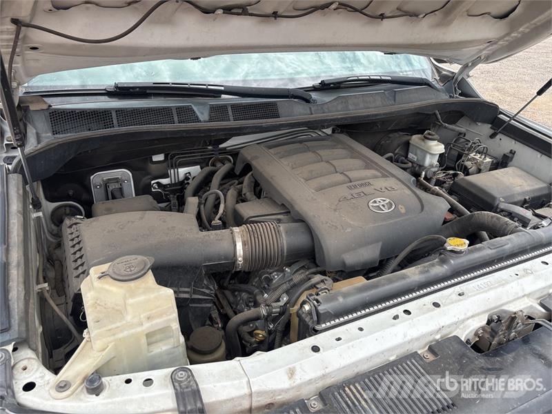 Toyota Tundra 4x2 Extended Cab Pickup Прочие фургоны