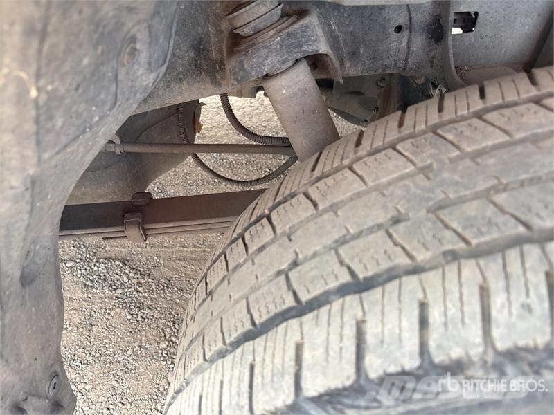 Toyota Tundra 4x2 Extended Cab Pickup Прочие фургоны