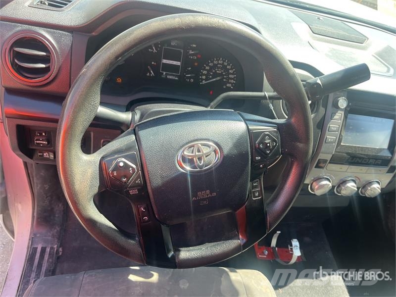 Toyota Tundra 4x2 Extended Cab Pickup Egyéb