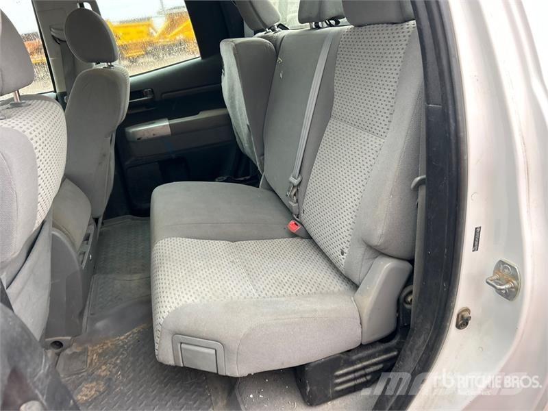 Toyota Tundra 4x4 Crew Cab Pickup Andere Transporter