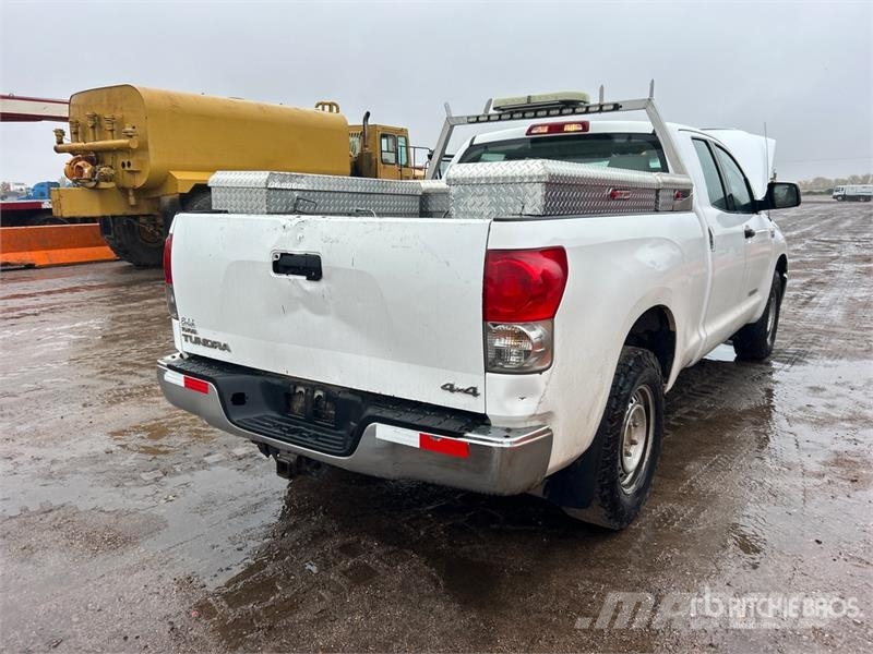 Toyota Tundra 4x4 Crew Cab Pickup Andere Transporter