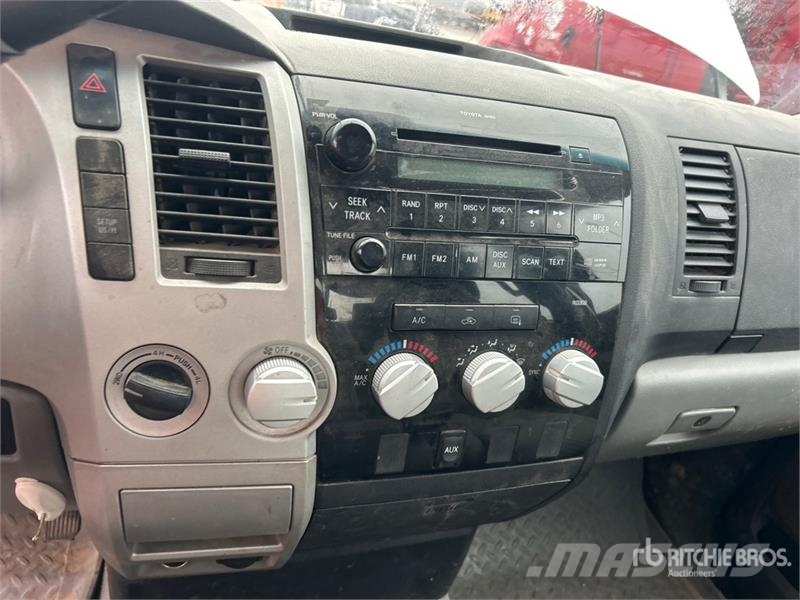 Toyota Tundra 4x4 Crew Cab Pickup Andere Transporter