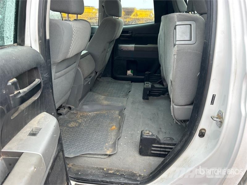 Toyota Tundra 4x4 Crew Cab Pickup Andere Transporter