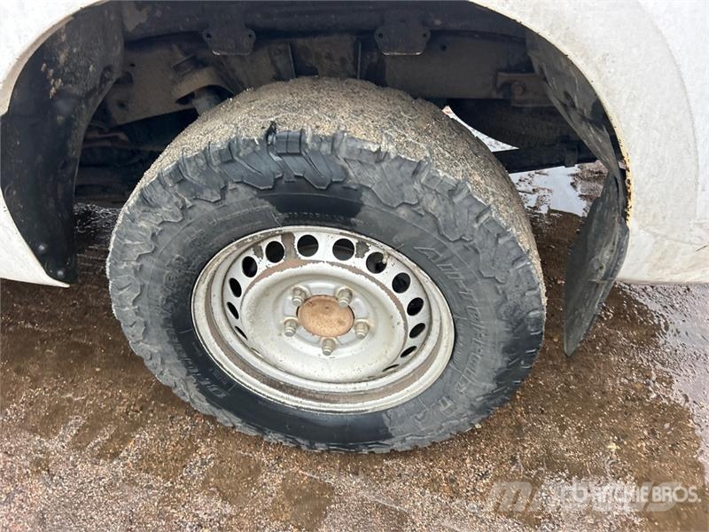 Toyota Tundra 4x4 Crew Cab Pickup Andere Transporter