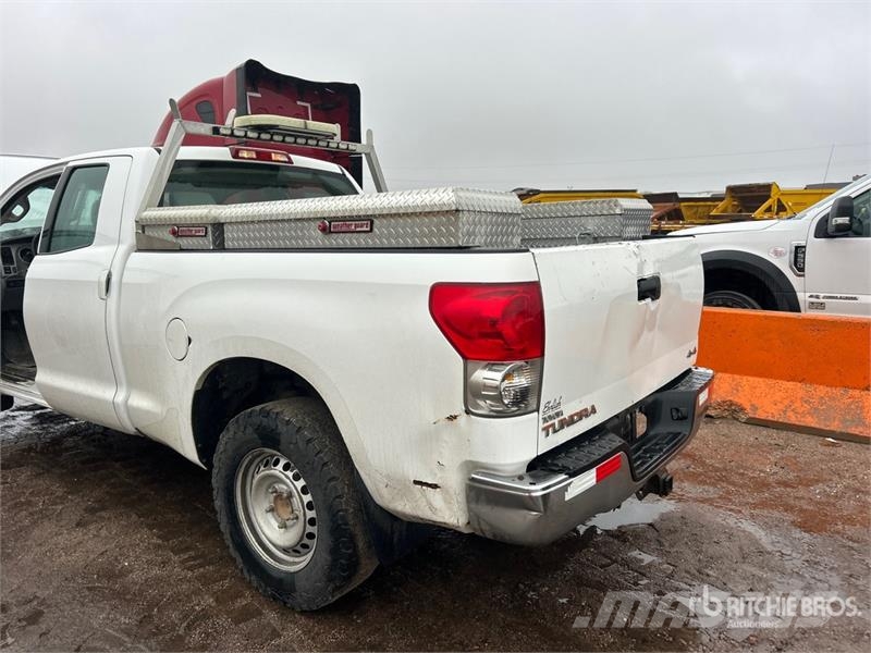 Toyota Tundra 4x4 Crew Cab Pickup Andere Transporter