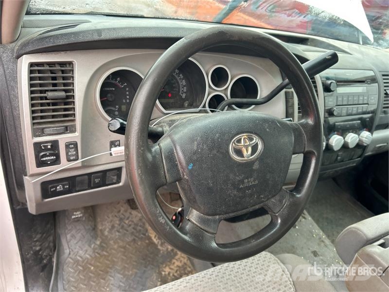 Toyota Tundra 4x4 Crew Cab Pickup Andere Transporter
