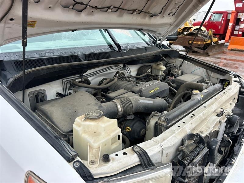 Toyota Tundra 4x4 Crew Cab Pickup Andere Transporter