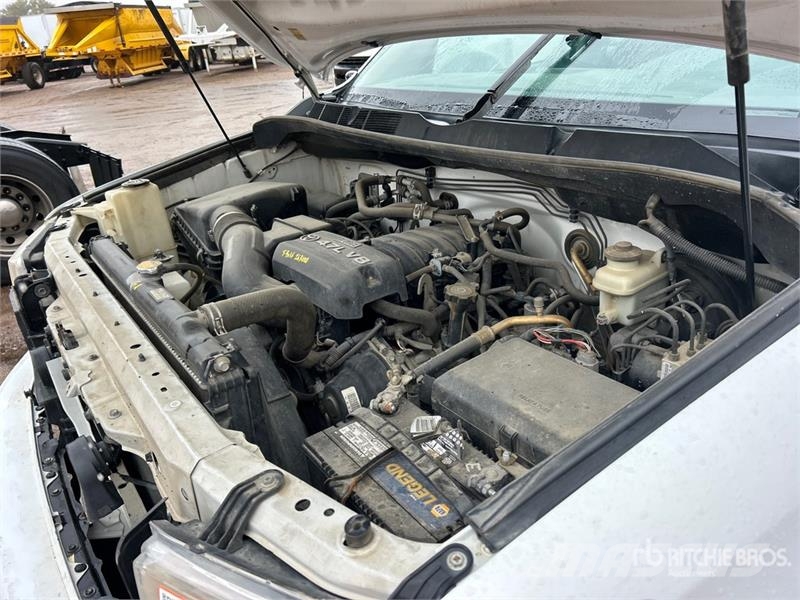 Toyota Tundra 4x4 Crew Cab Pickup Andere Transporter