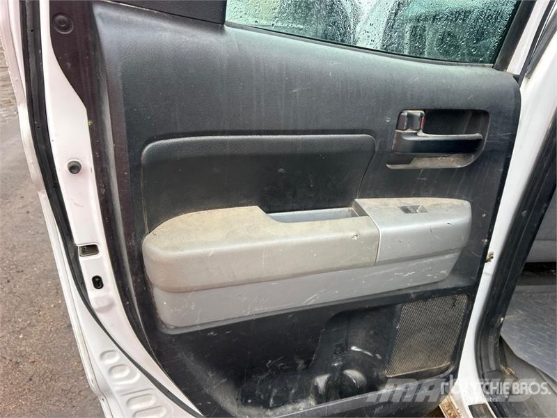 Toyota Tundra 4x4 Crew Cab Pickup Andere Transporter