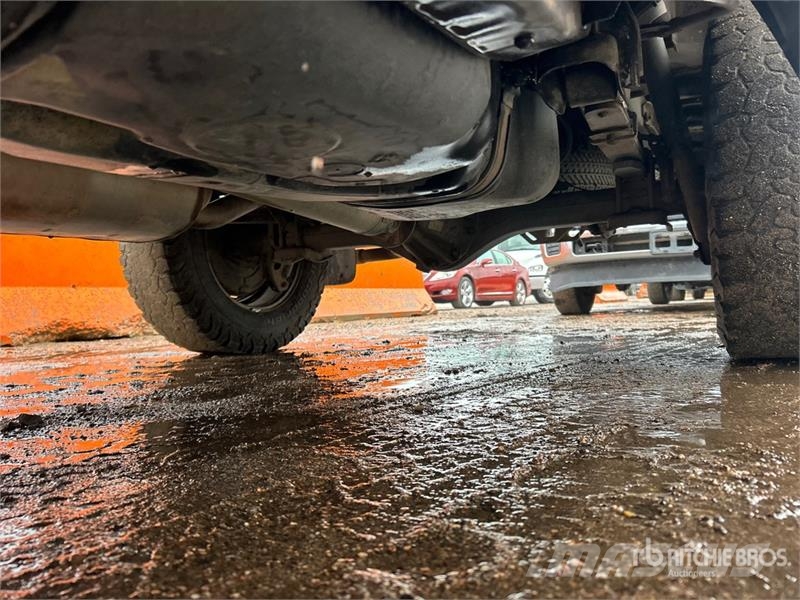 Toyota Tundra 4x4 Crew Cab Pickup Andere Transporter