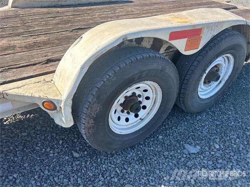 Trail King 21 ft T/A Tilt Deck Trailer Plataformas bajas