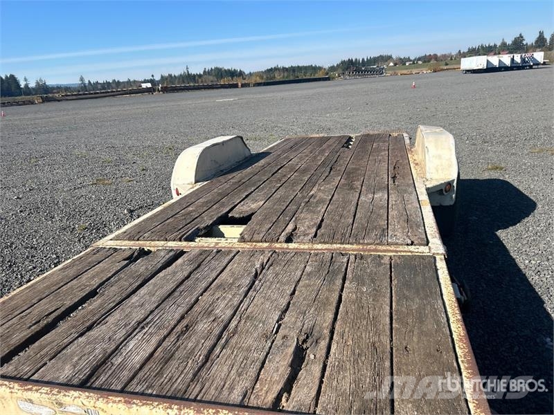 Trail King 21 ft T/A Tilt Deck Trailer Plataformas bajas