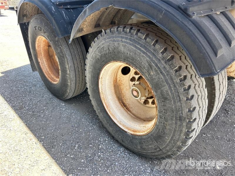Trail King TK60SSD-392 34 ft T/A Side Dump Trailer Самосвали