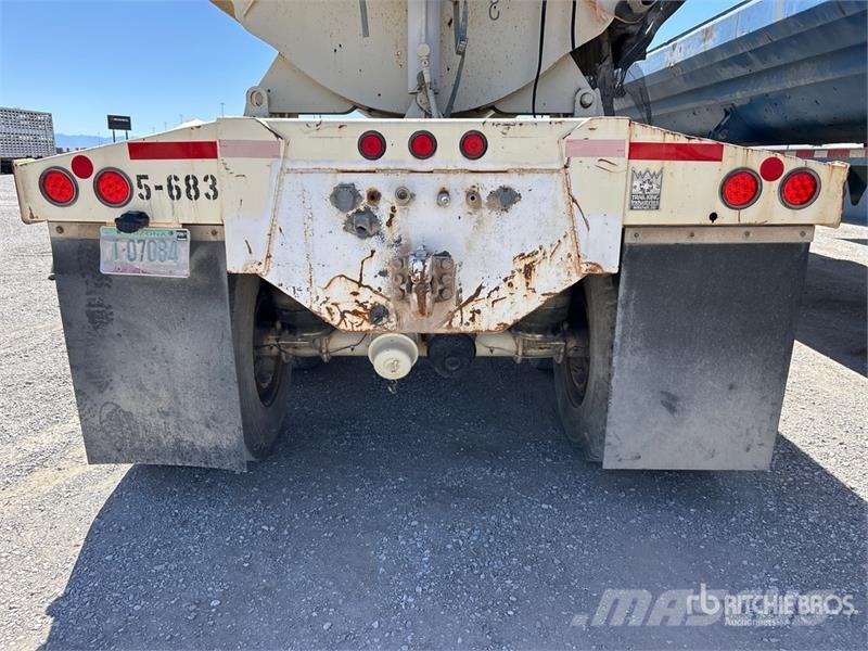 Trail King TK60SSD-392 34 ft T/A Side Dump Trailer Самосвали