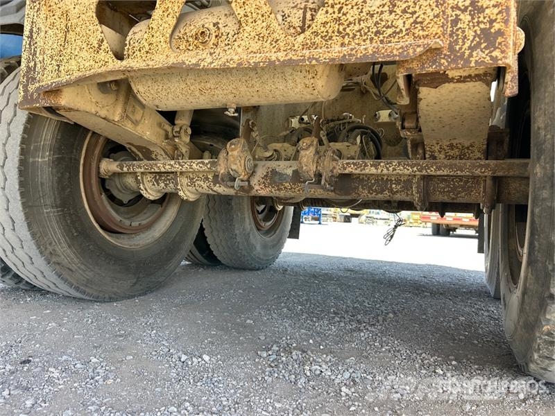 Trail King TK60SSD-392 34 ft T/A Side Dump Trailer Самосвали