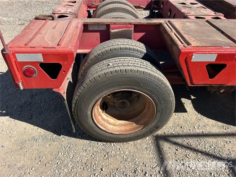 Trail King TK88HDGE-444 16-Wheel Expandable Axle Removable Go Нискотоварачи