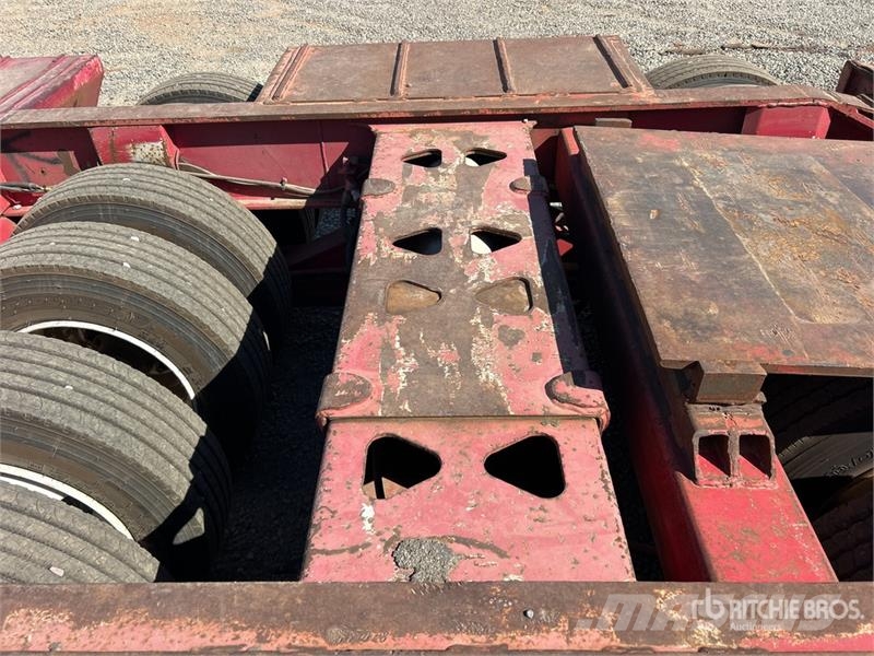Trail King TK88HDGE-444 16-Wheel Expandable Axle Removable Go Нискотоварачи