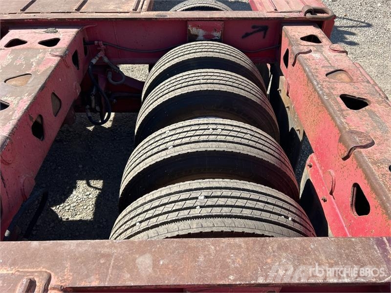 Trail King TK88HDGE-444 16-Wheel Expandable Axle Removable Go Нискотоварачи