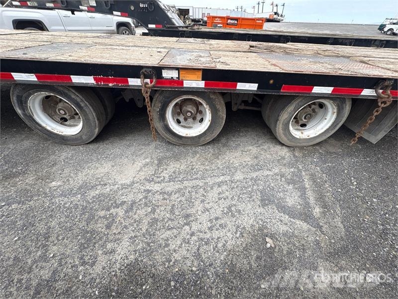 Trail King TKT60LP 18160 lb 30 ft Tri/A Tilt Deck Trailer Zemie treileri