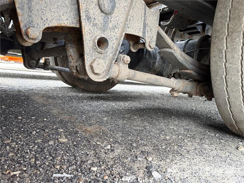 Trail King TKT60LP 18160 lb 30 ft Tri/A Tilt Deck Trailer Zemie treileri