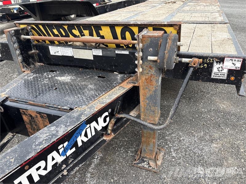 Trail King TKT60LP 18160 lb 30 ft Tri/A Tilt Deck Trailer Zemie treileri