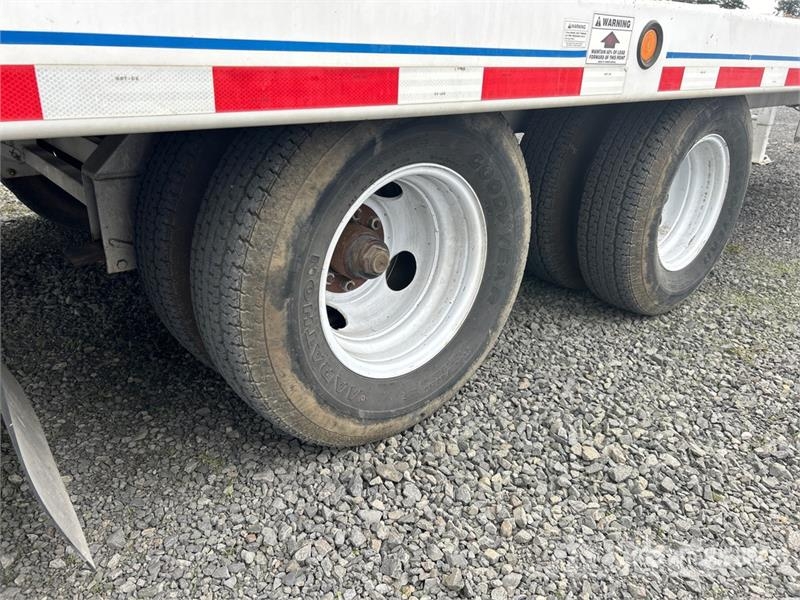 TrailMax 25 ft T/A Tilt Deck Trailer Caricatore basso