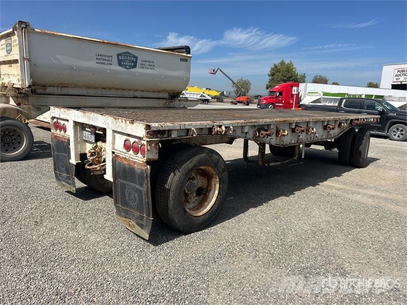 Trailmobile 24 ft T/A Spread Axle Flatbed Trailer Flatbed/Dropside trailers