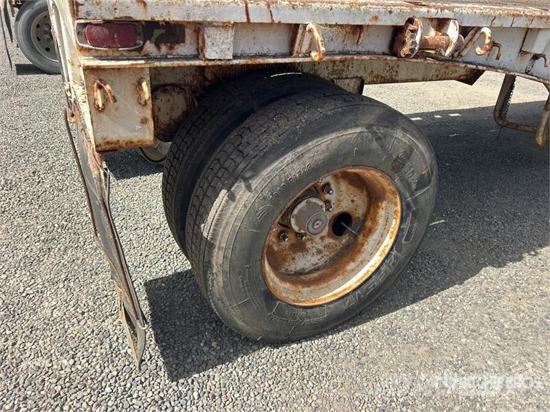 Trailmobile 24 ft T/A Spread Axle Flatbed Trailer Flatbed/Dropside trailers