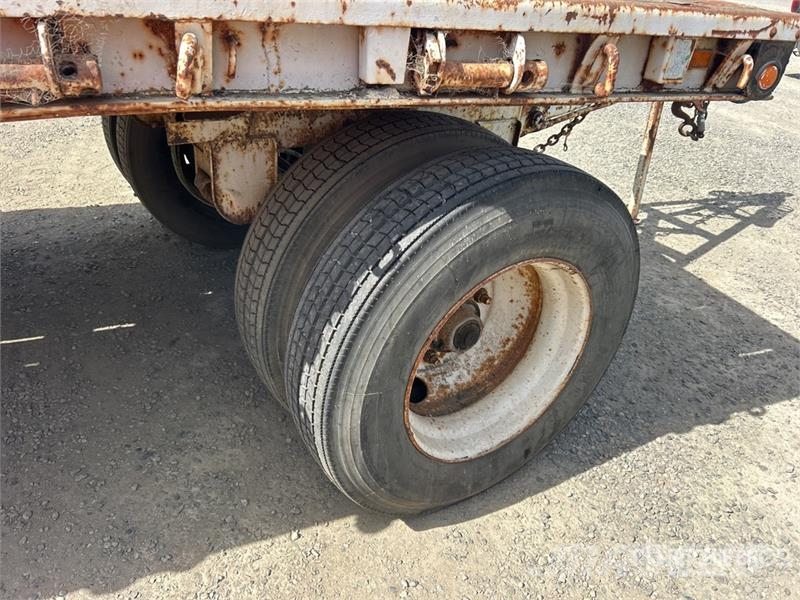 Trailmobile 24 ft T/A Spread Axle Flatbed Trailer Flatbed/Dropside trailers