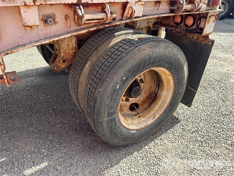 Trailmobile 24 ft T/A Spread Axle Flatbed Trailer Flatbed/Dropside trailers