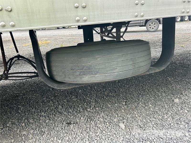 Trailmobile 53 ft x 102 in T/A Van Trailer Furgons