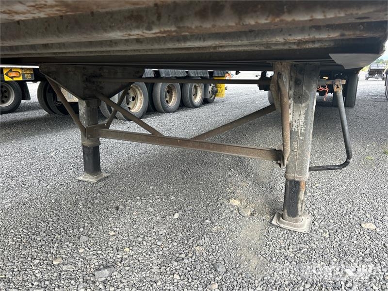 Trailmobile 53 ft x 102 in T/A Van Trailer Furgons