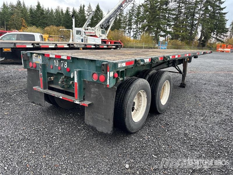 Transcraft 28 ft T/A Flatbed Trailer Platformas/izkraušana no sāniem