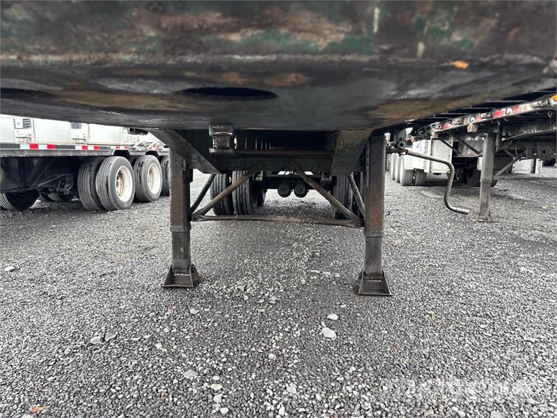 Transcraft 28 ft T/A Flatbed Trailer Platformas/izkraušana no sāniem