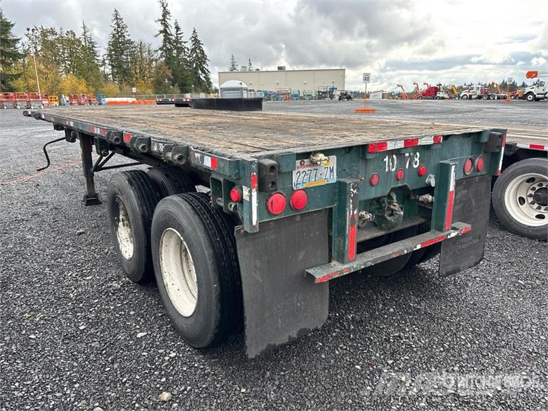 Transcraft 28 ft T/A Flatbed Trailer Platformas/izkraušana no sāniem